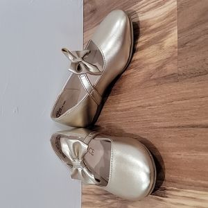 (SOLD)Gold Flats Toddler Size 8
